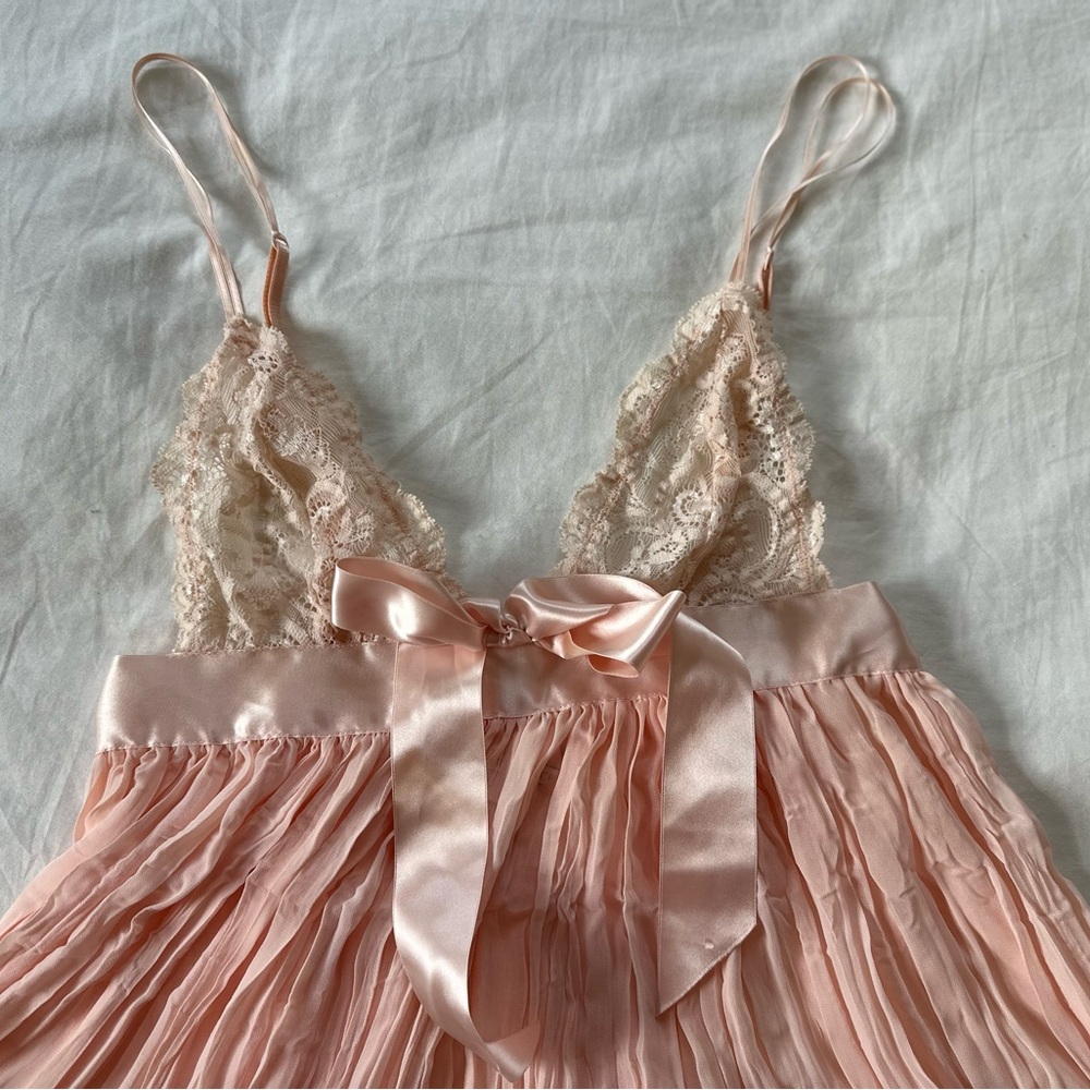 Victoria's Secret Blush Pleated Camisole - Picture 3 of 4